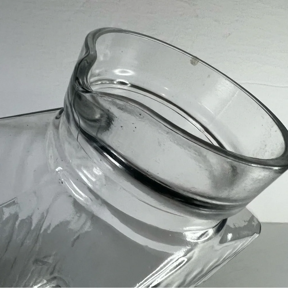 VTG Anchor Hocking Refrigerator 2 Qt Juice Carafe Glass Jug Rubber Stopper READ